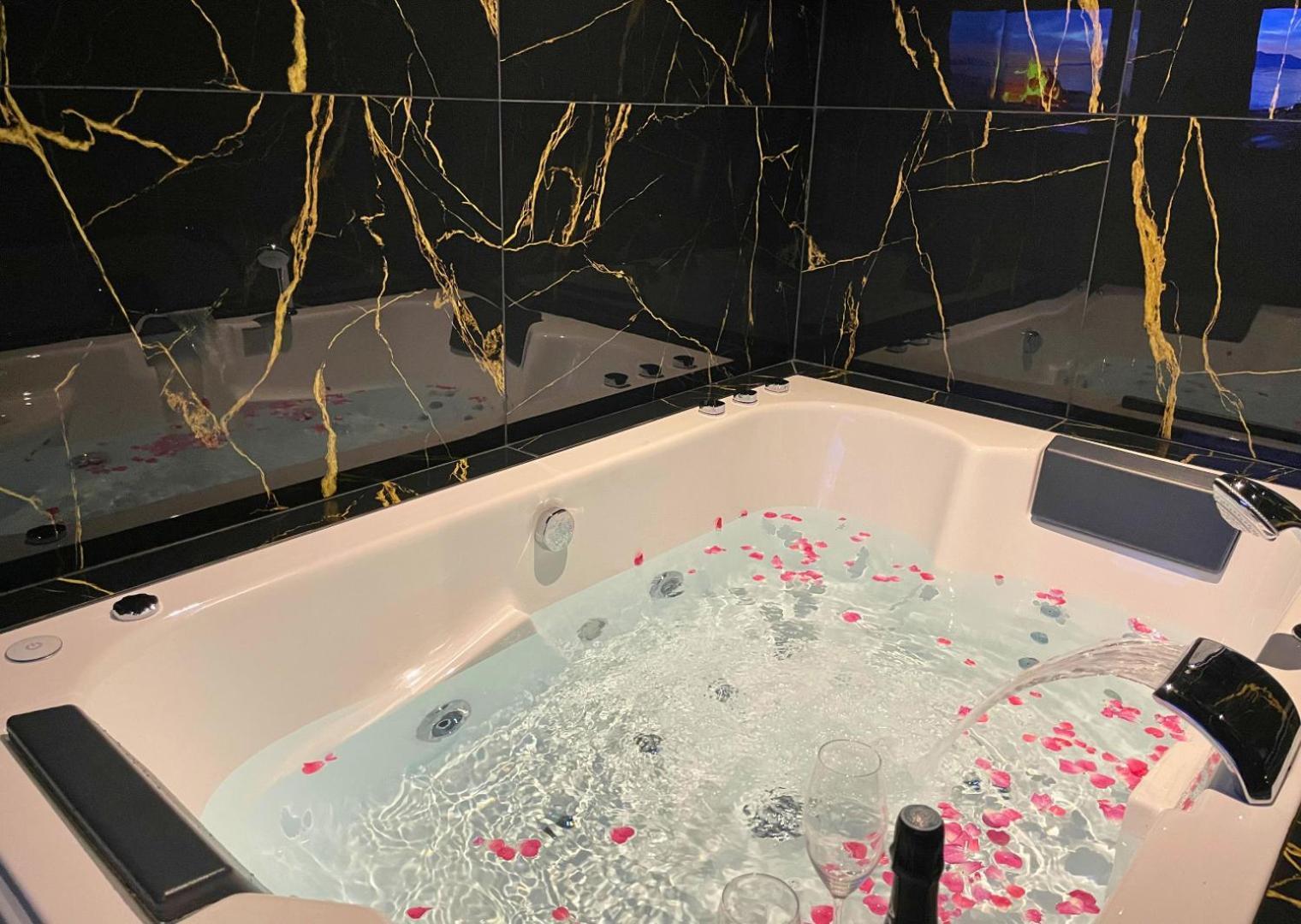 Sejour Detente A Saint-Omer - Jacuzzi Prive, Terrasse, Centre-Ville Et Parking Gratuit Luaran gambar